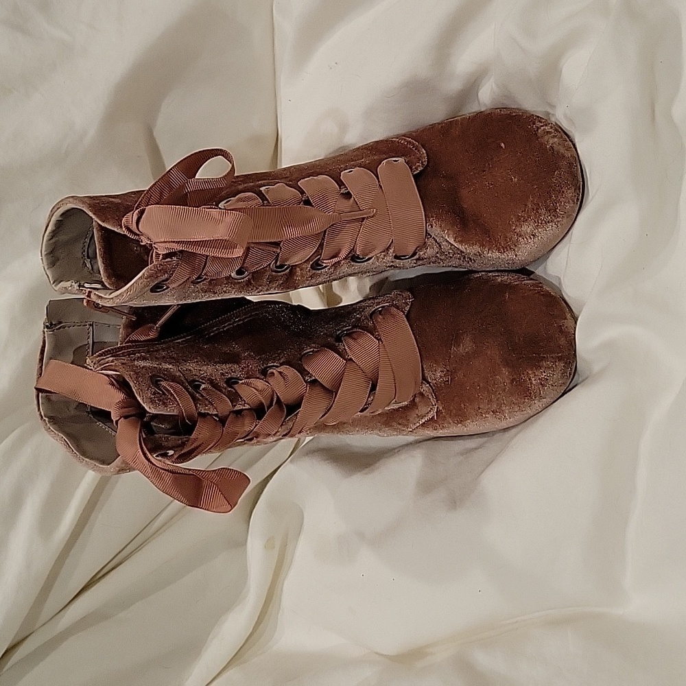 Size 6 rose velour lace zipper ankle boots